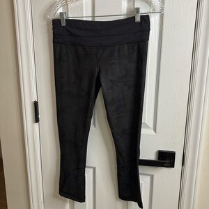 Lululemon Camo Leggings Sz 6